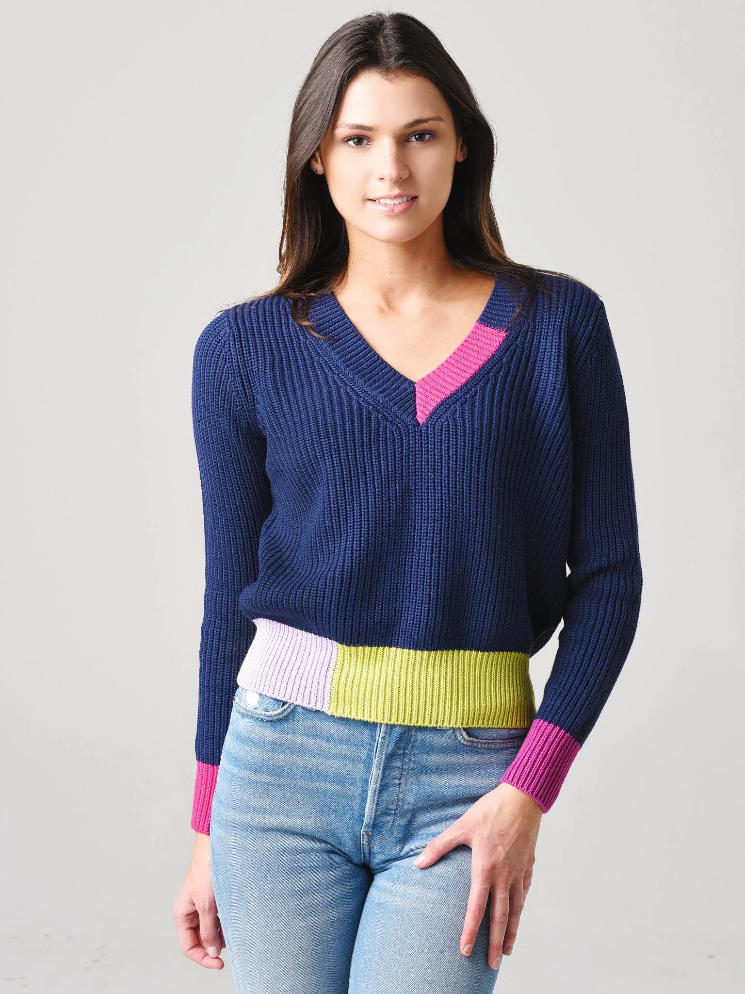 525 Women's Colorblock Trim V-Neck Pullover Sweater