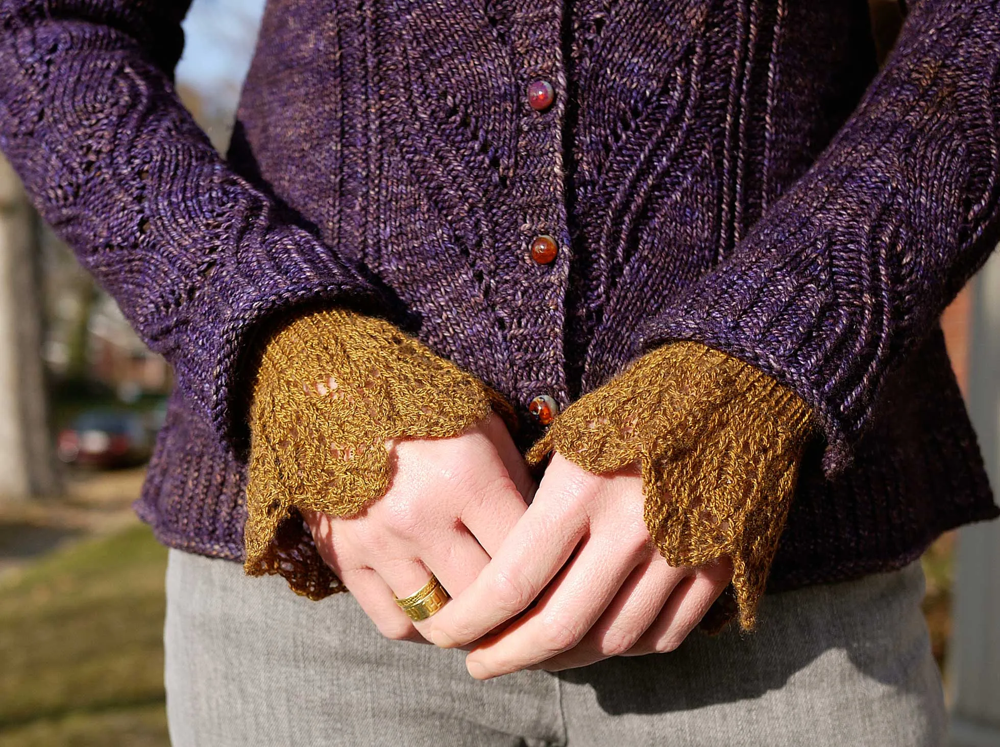 Elm Leaves Wristlets <br/><small>knitting pattern</small>