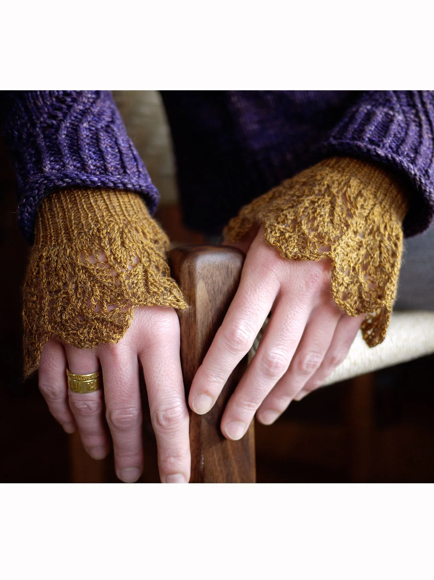 Elm Leaves Wristlets <br/><small>knitting pattern</small>