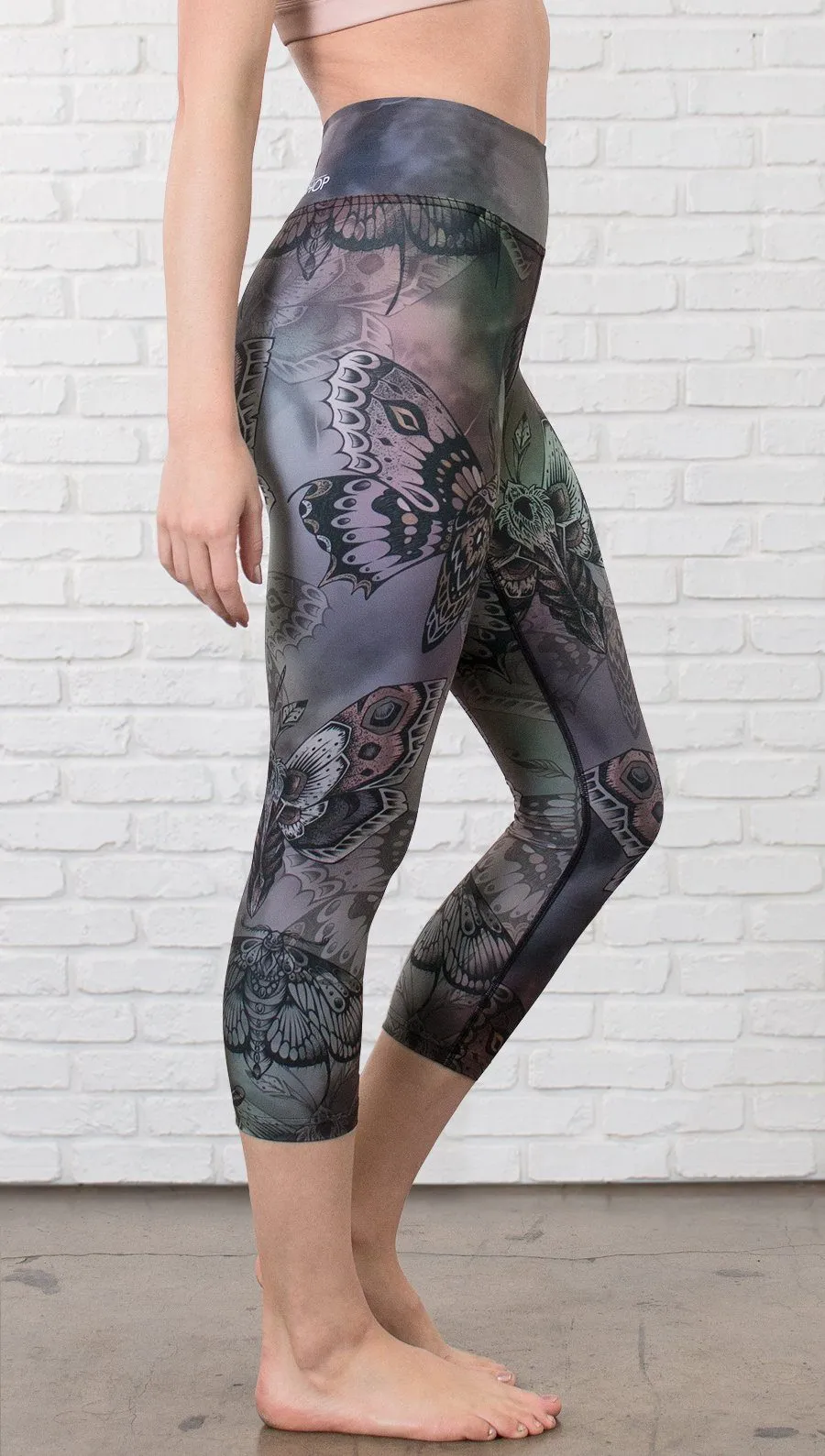 Moths - Triathlon Capri Leggings