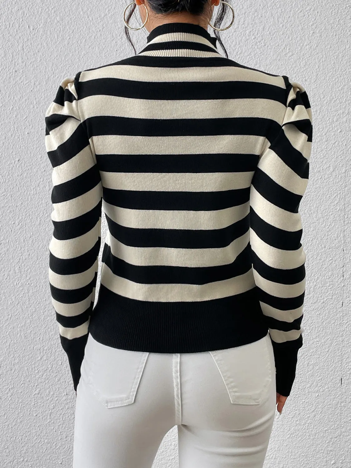 Striped Cut-out Mock Neck Knitted Tops